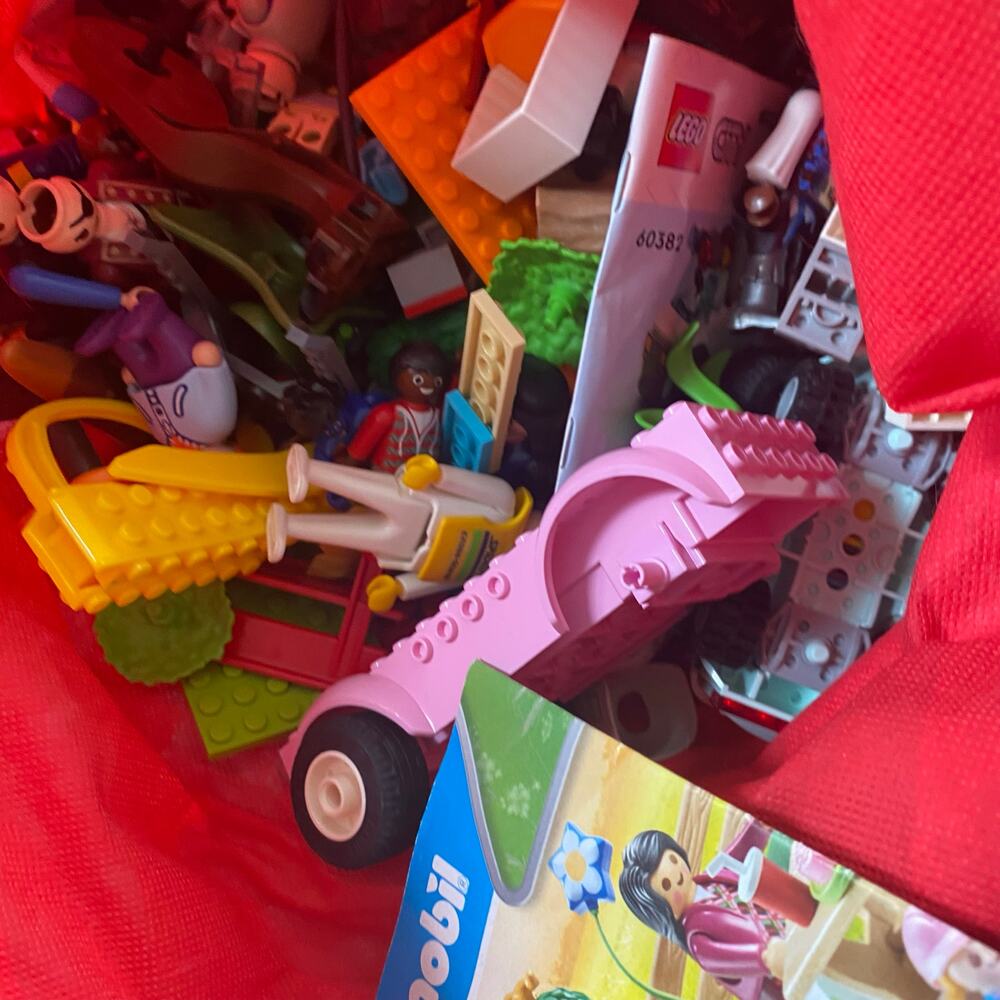 🌿LEGOS Assorted 4LB - Picture 2 of 4